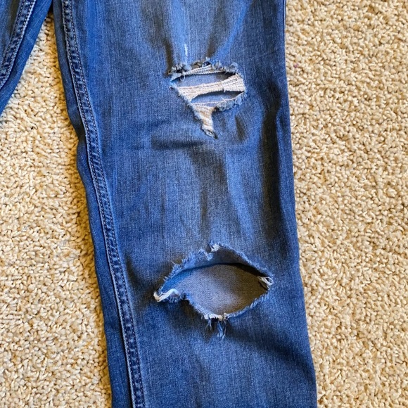 HOLLISTER juniors/women size 11R ULTRA HIGH RISE SUPER SKINNY JEANS. Rips/holes - Picture 6 of 15